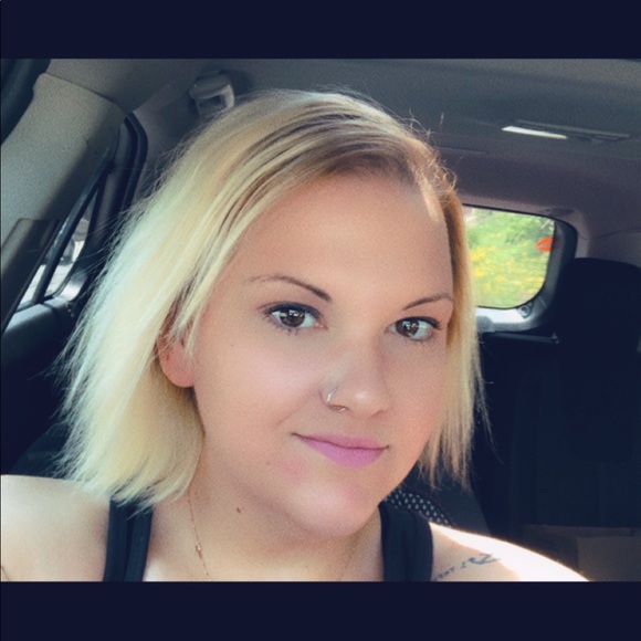 Meet your Posher, Stephanie - Picture 8 of 8